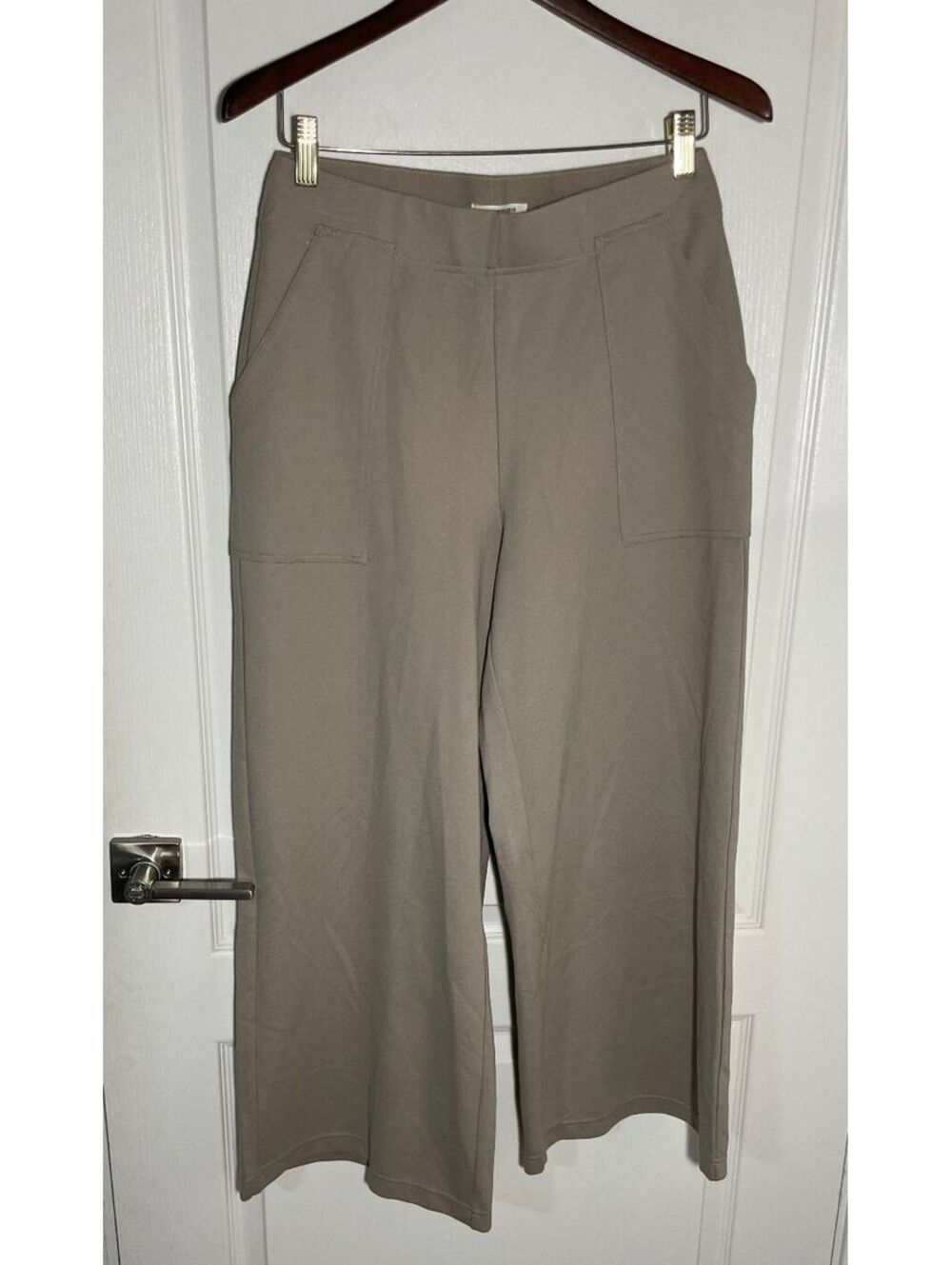 Max Studio London Medium wide leg crop khaki trouser pull on patch pocket soft